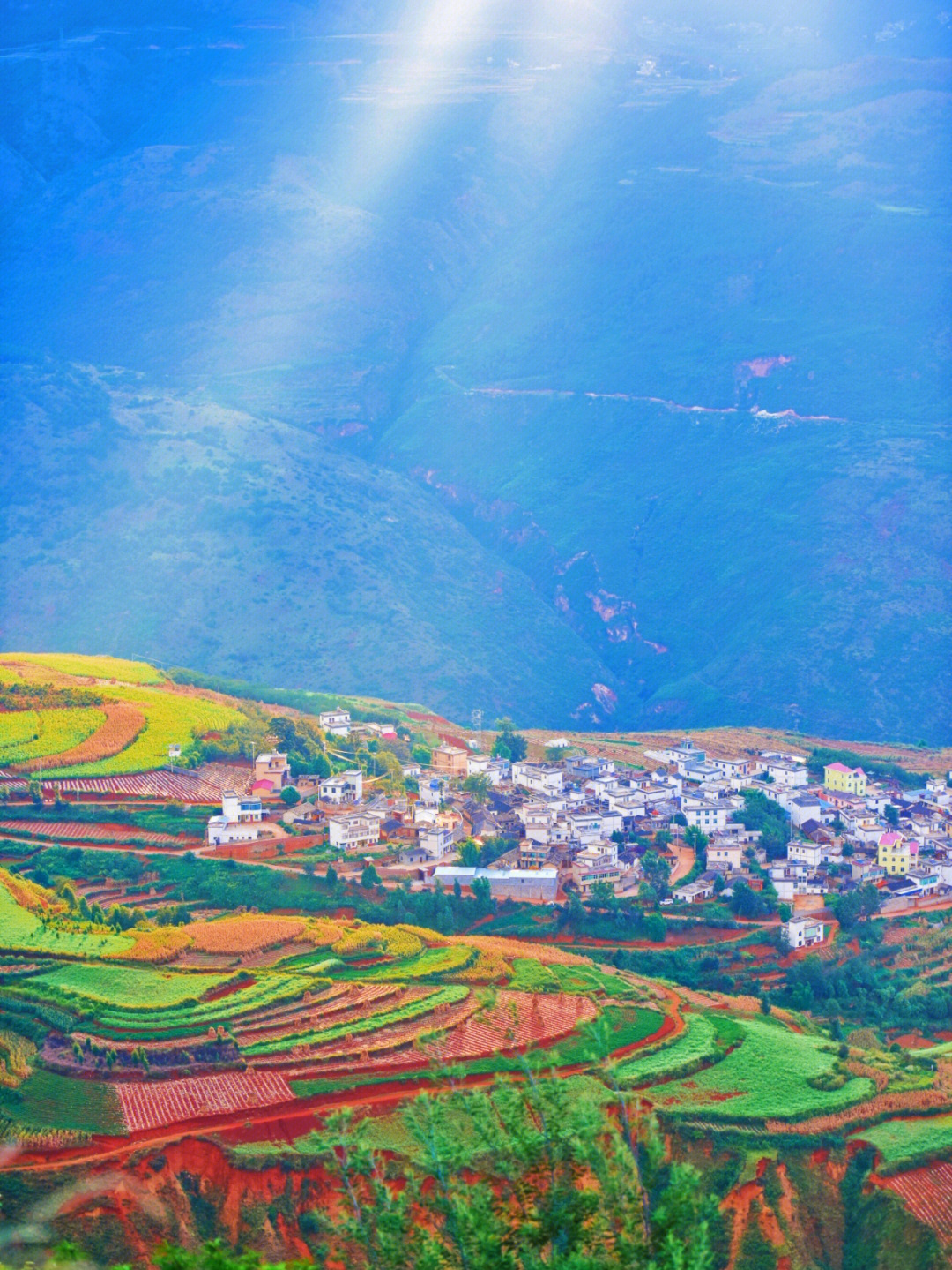 云南东川红土地,有一个叫落霞沟的地方