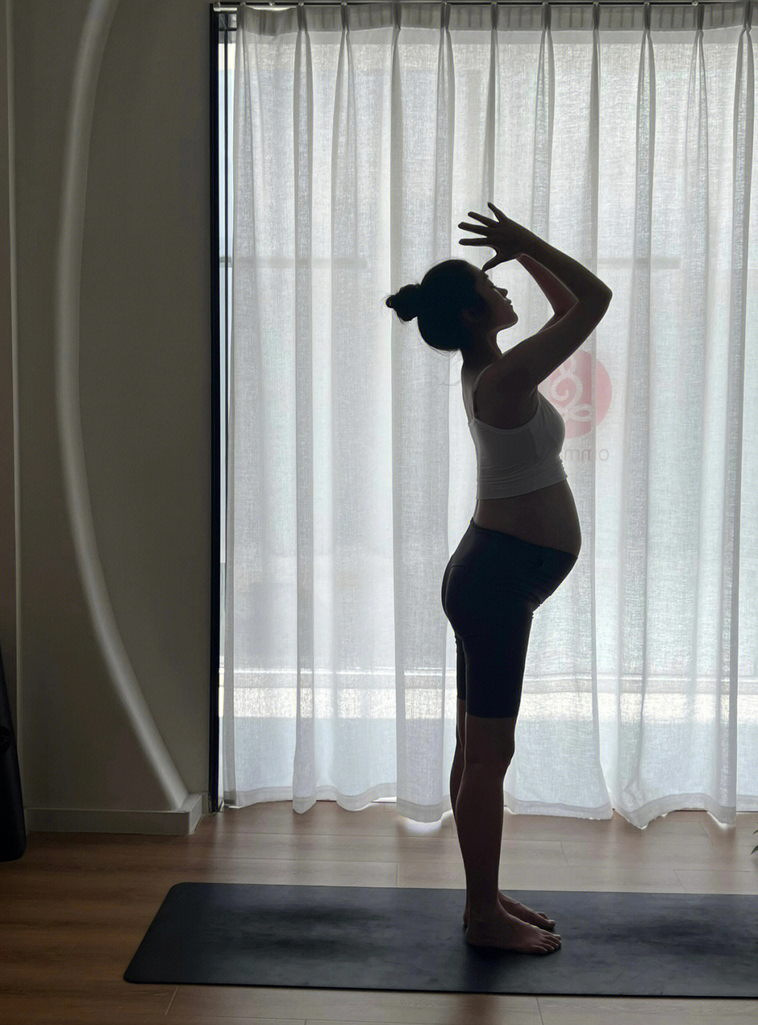 孕妇瑜伽照片拍照姿势图片