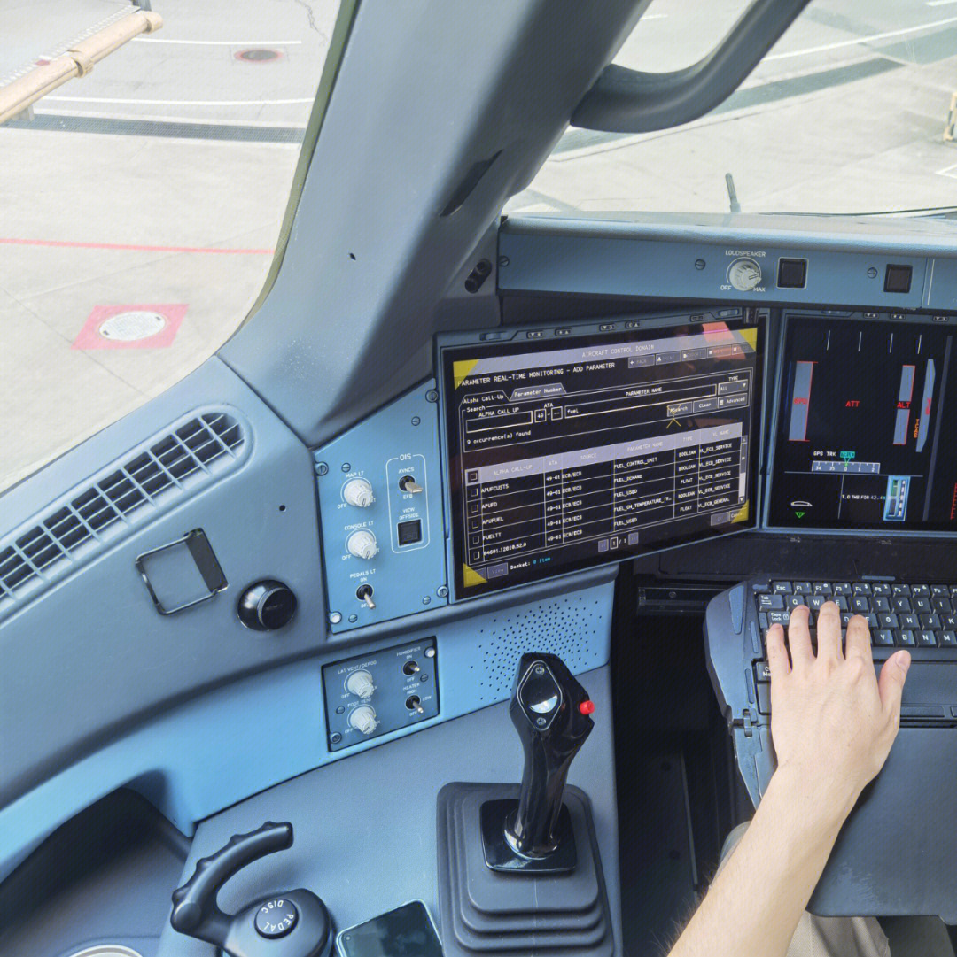 驾驶舱自带飞行维护手册,数据库,电子跳开关机务工程师在维护a350的