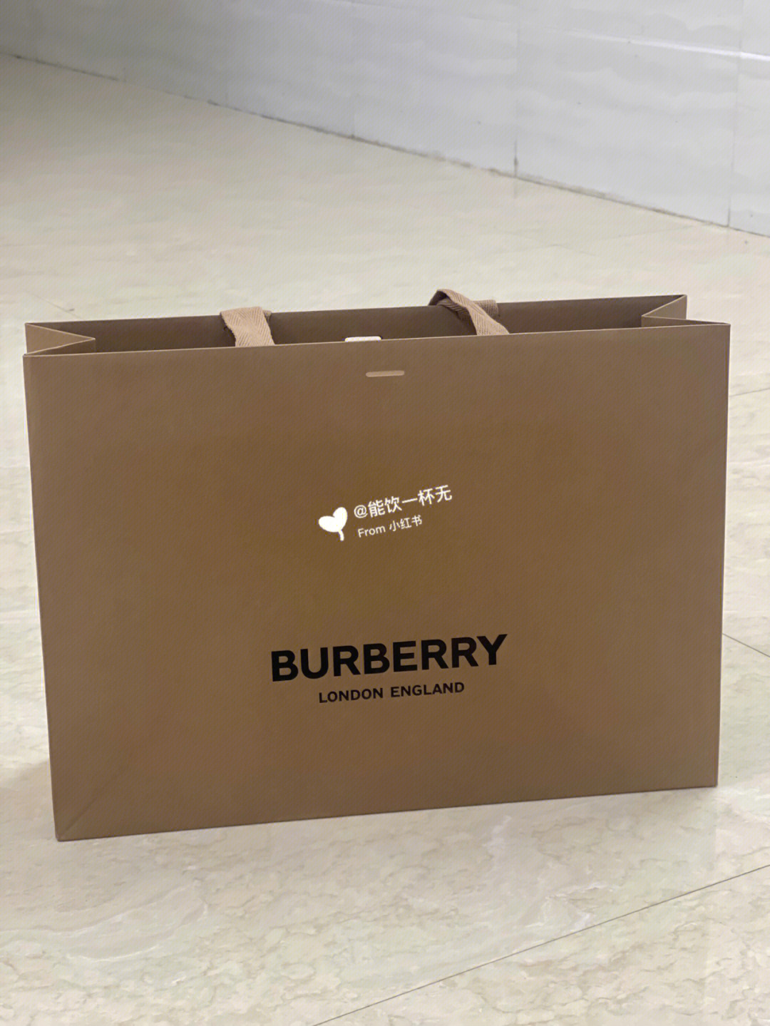 burberry有几种包装袋图片