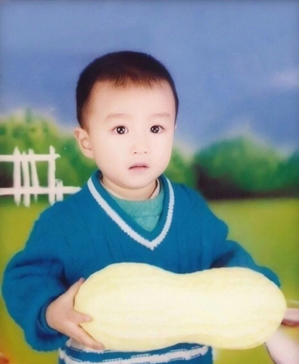 王俊凯两岁的照片图片