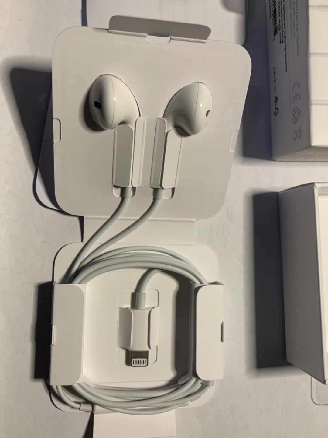 苹果4代耳机包装图片