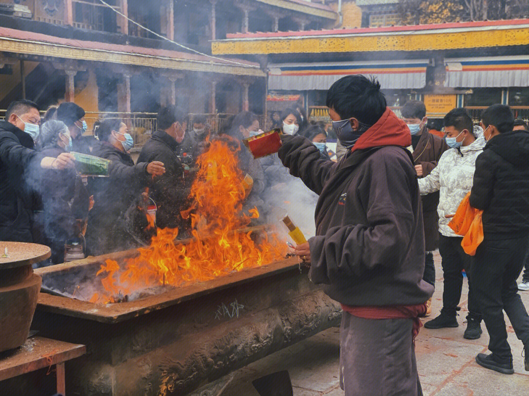 周三的扎基寺求财又赶上了燃灯日