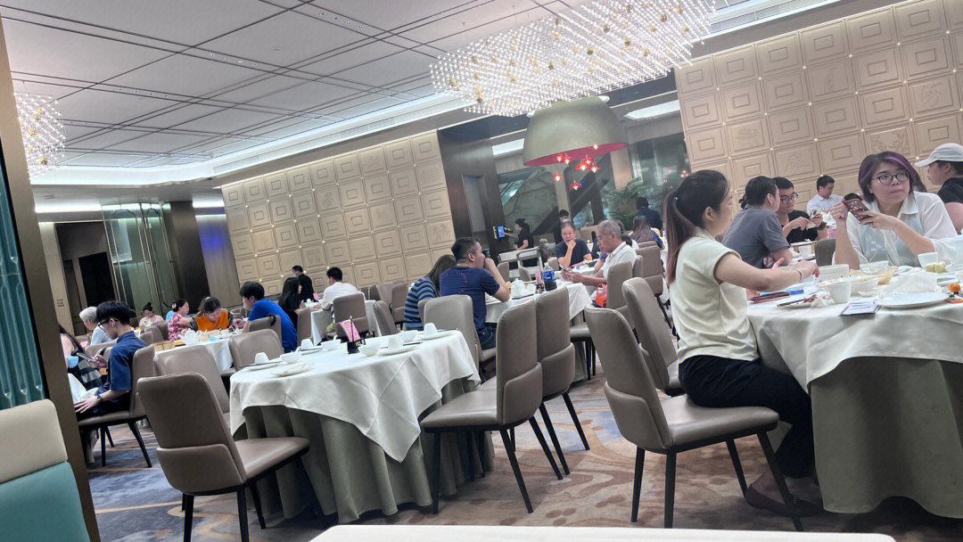 银灯食府地铁出口图片