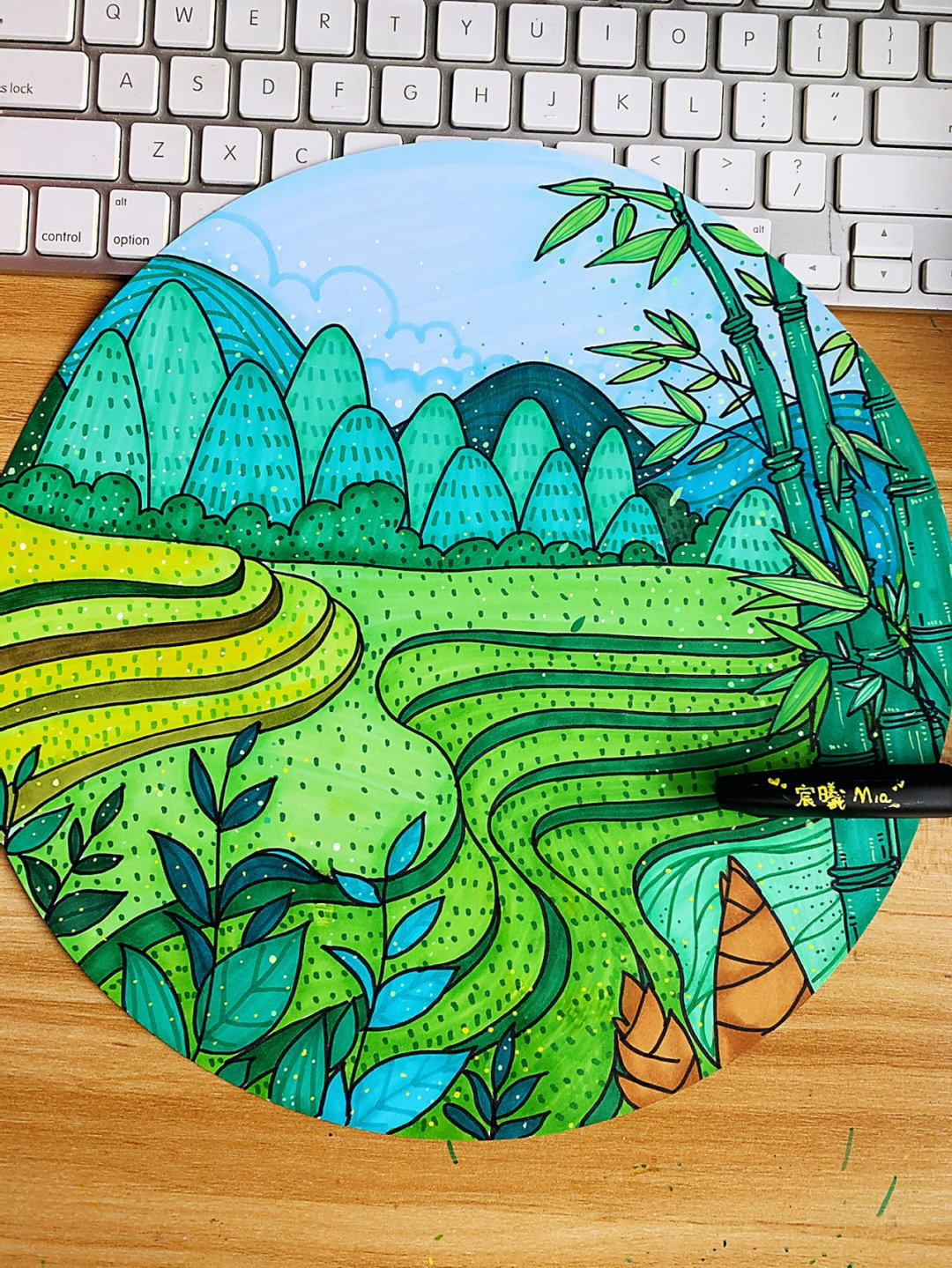 绿色大山创意绘画图片