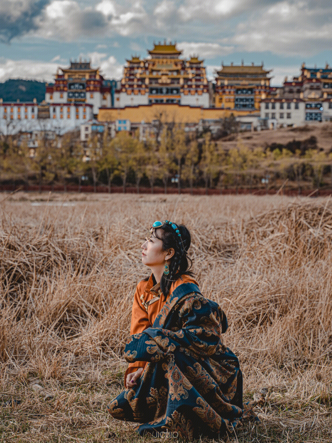 噶丹松赞林寺香格里拉藏服体验