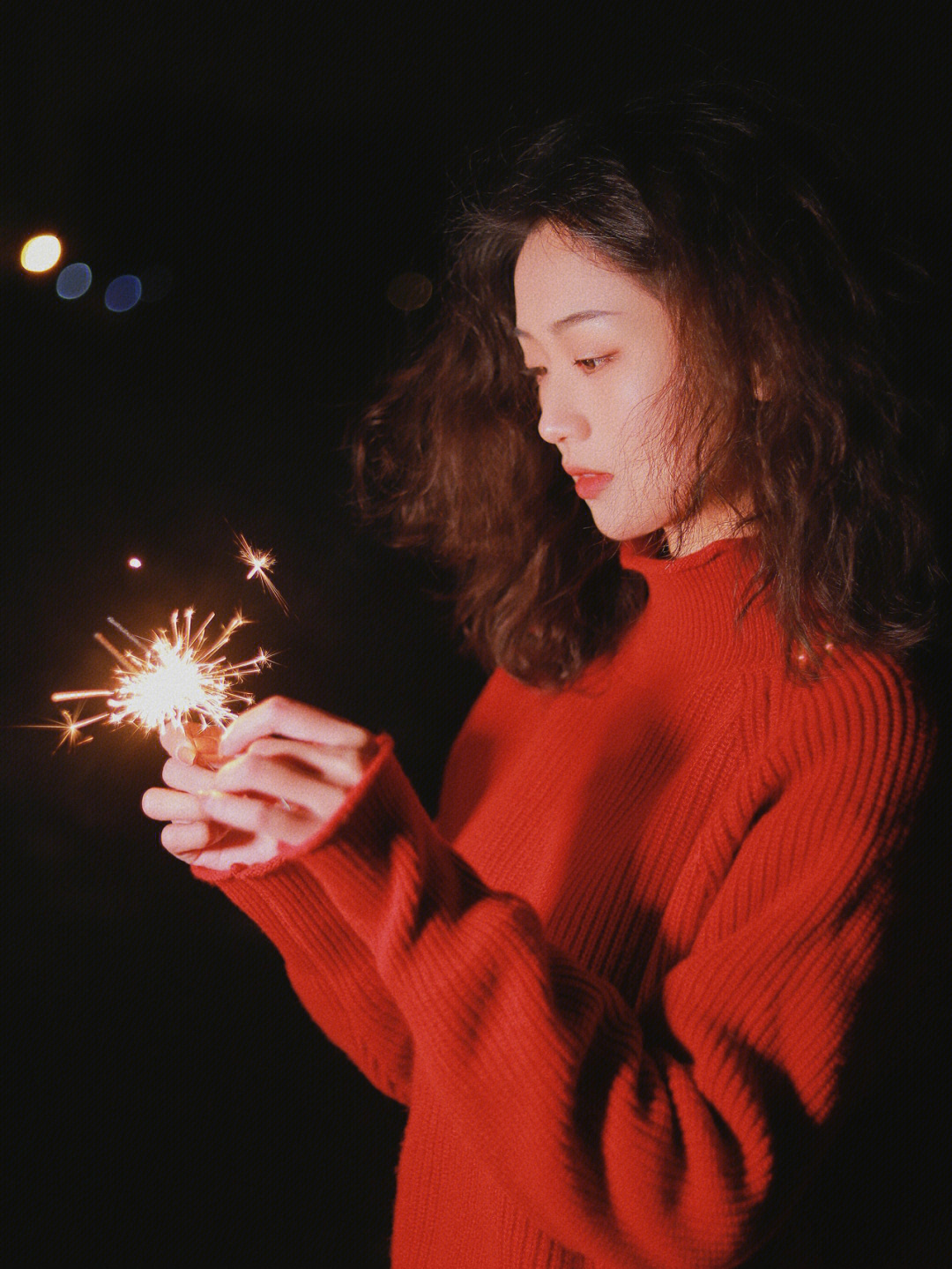 美女仙女棒烟花图片