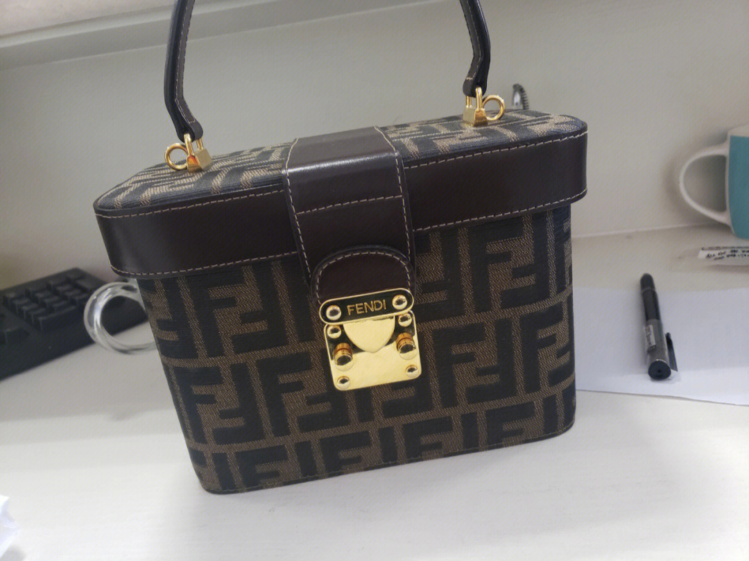 fendi france图片