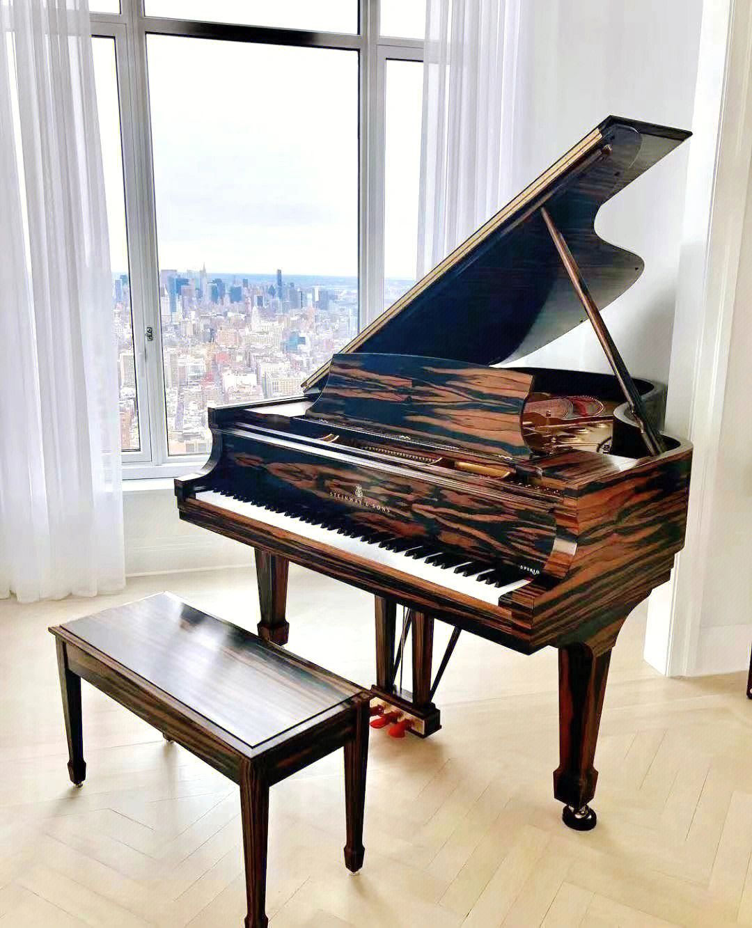 施坦威皇冠珠宝系列版钢琴78很有收藏价值