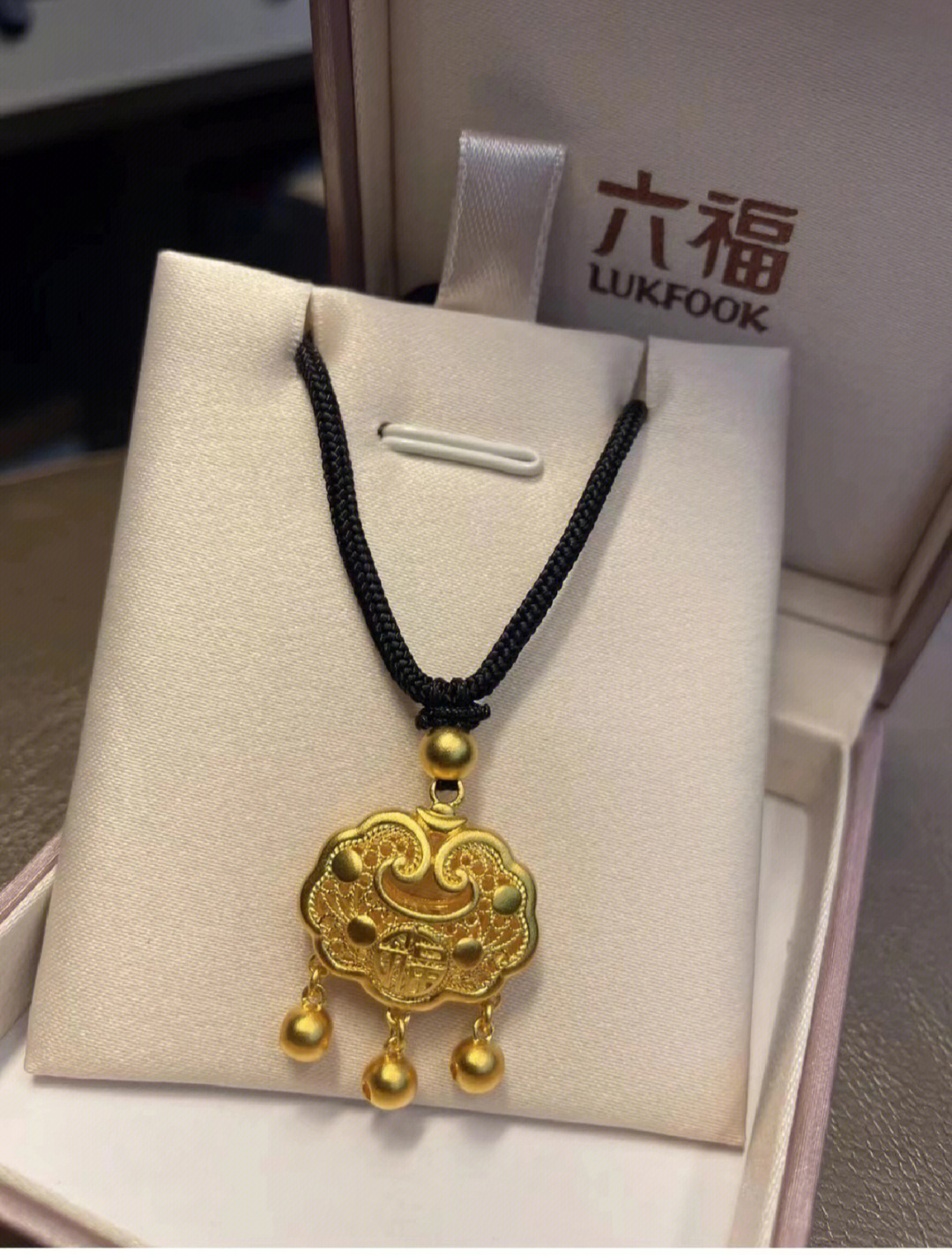 金六福珠宝金锁图片