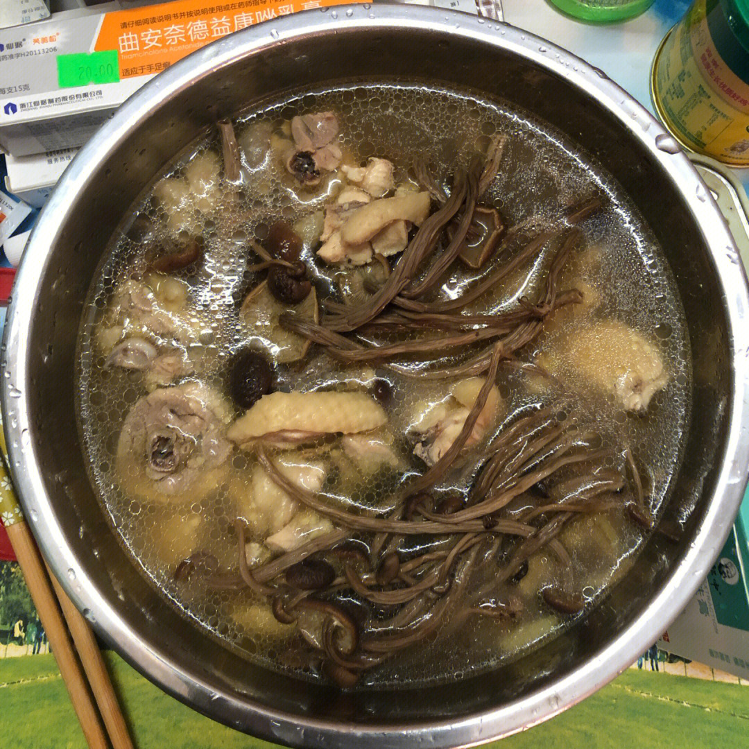 茶树菇红枣鸡汤图片