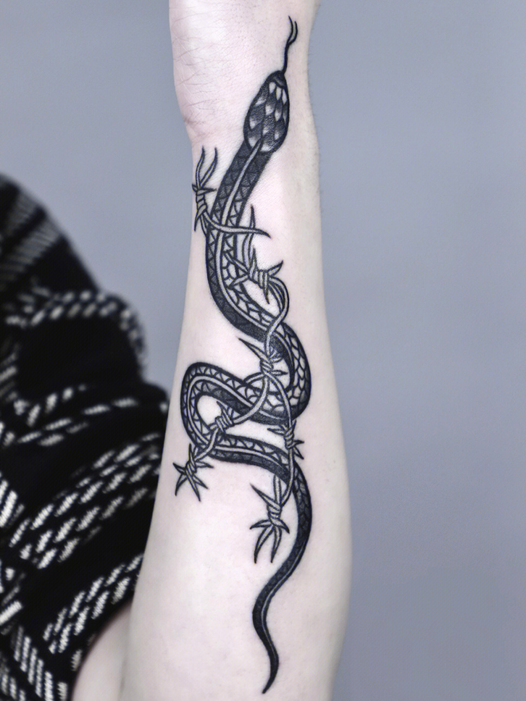 暗黑蛇纹身从手到腰图片