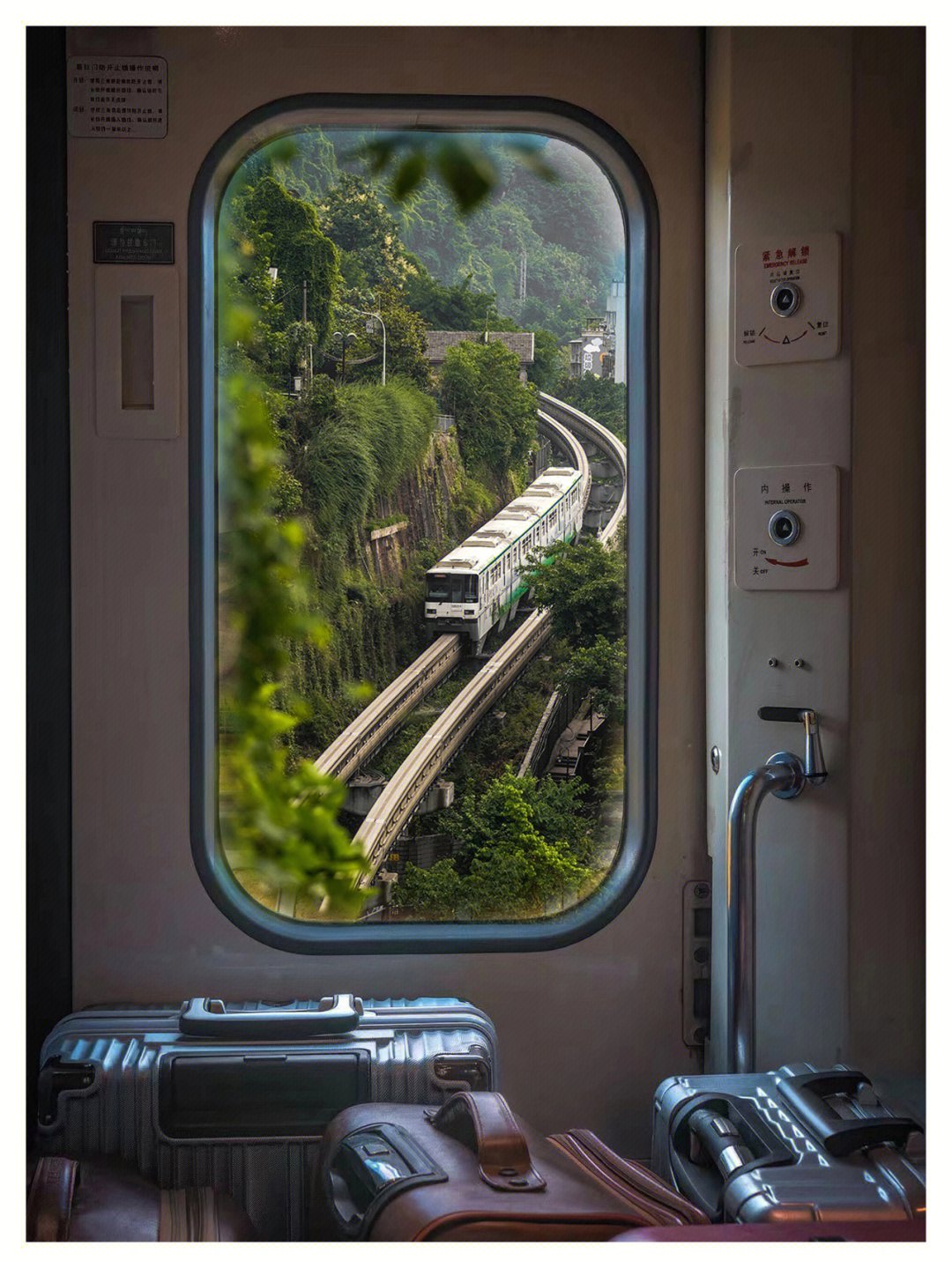 开往春天的列车永远喜欢靠窗座位