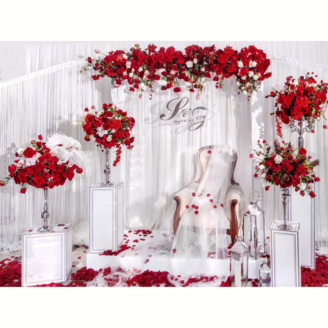 极简风室内婚礼布置经典红与白