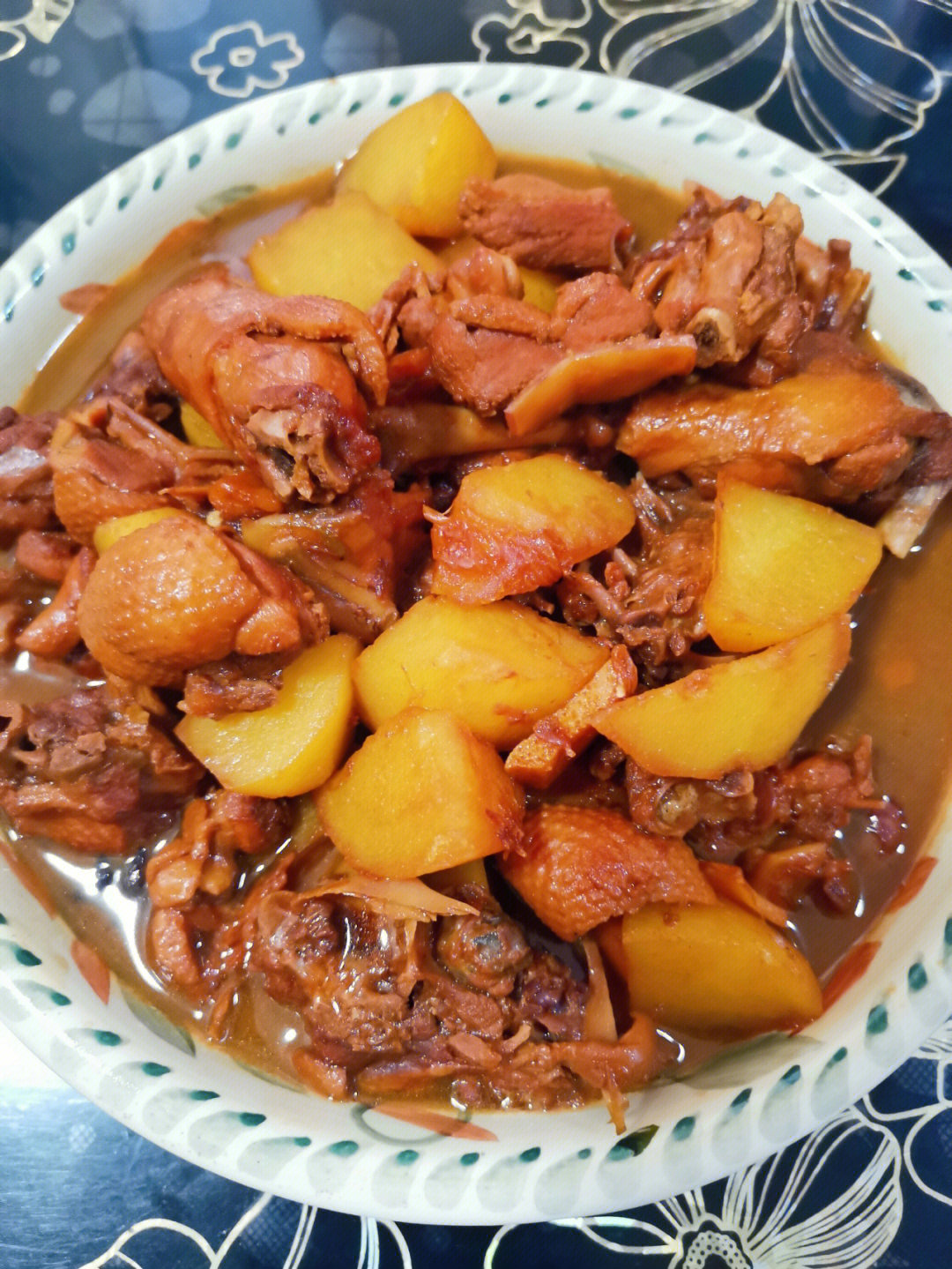 鸭腿炖土豆鸭肉图片