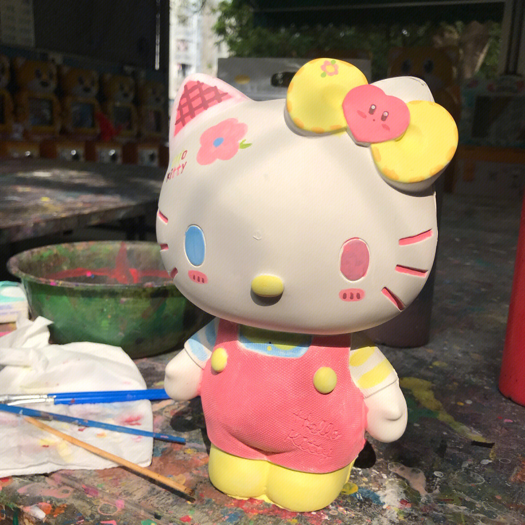 今天去画了ktty猫的石膏画,想画很久了,逛街的时候看到有就去画啦,挺