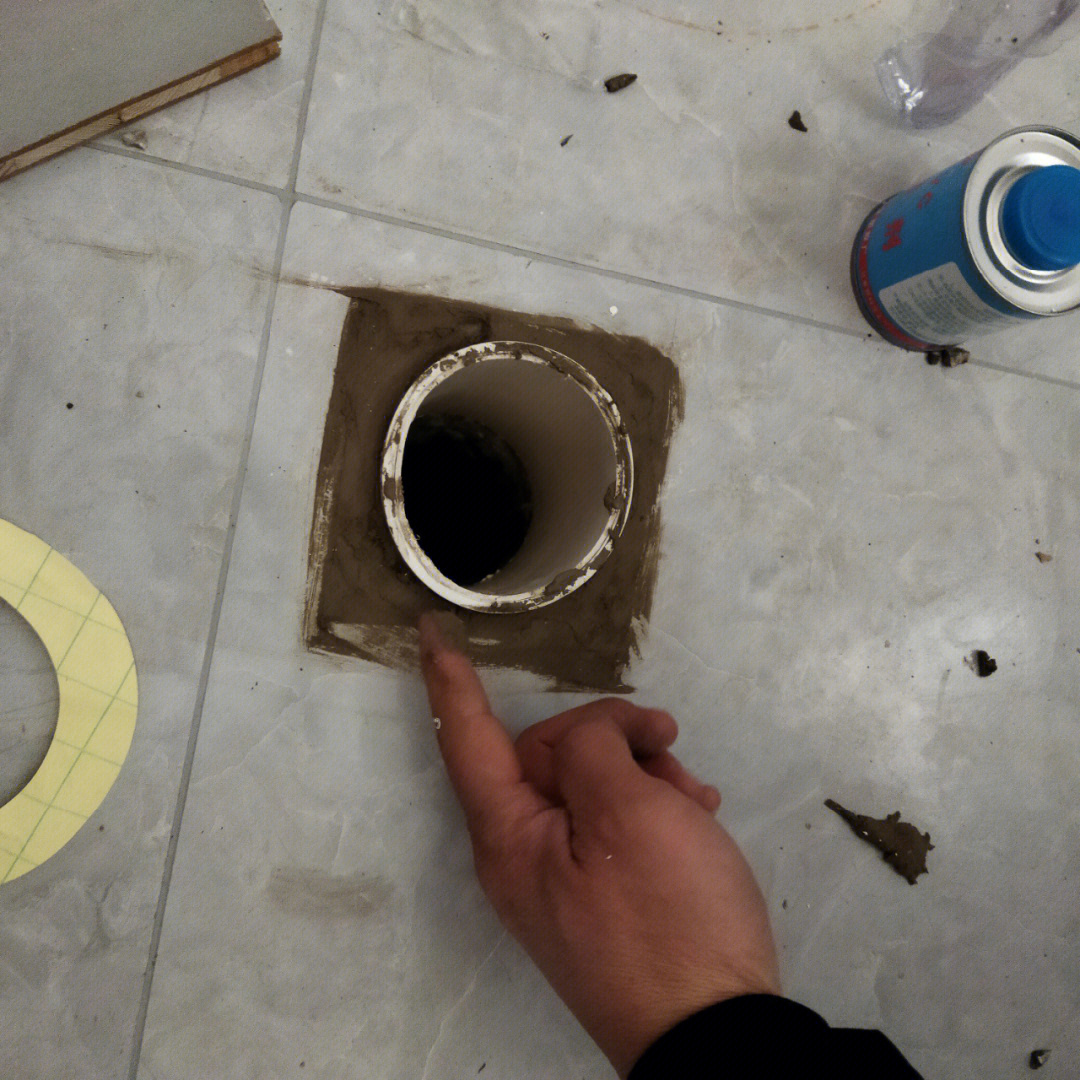 马桶下水低于瓷砖2cm图片