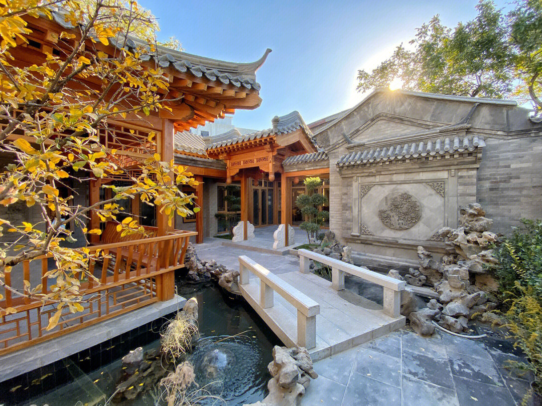 这是一套位于北京市什刹海的一座中式传统四合院,此院占据四九城核心