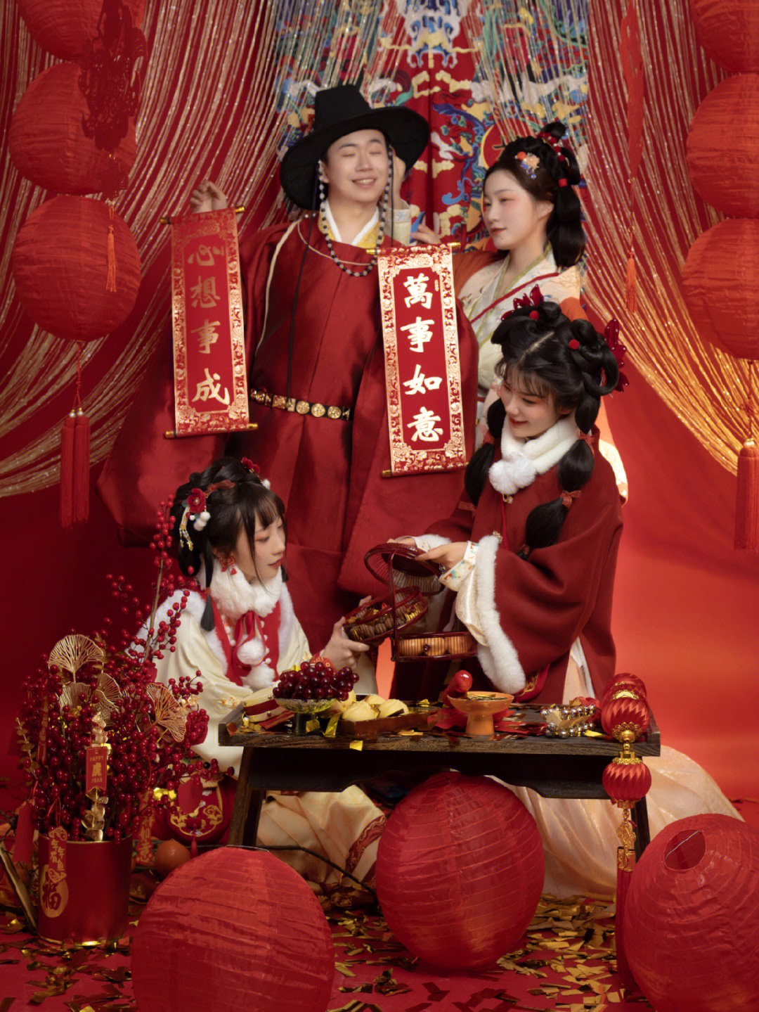 新年主题汉服全家福