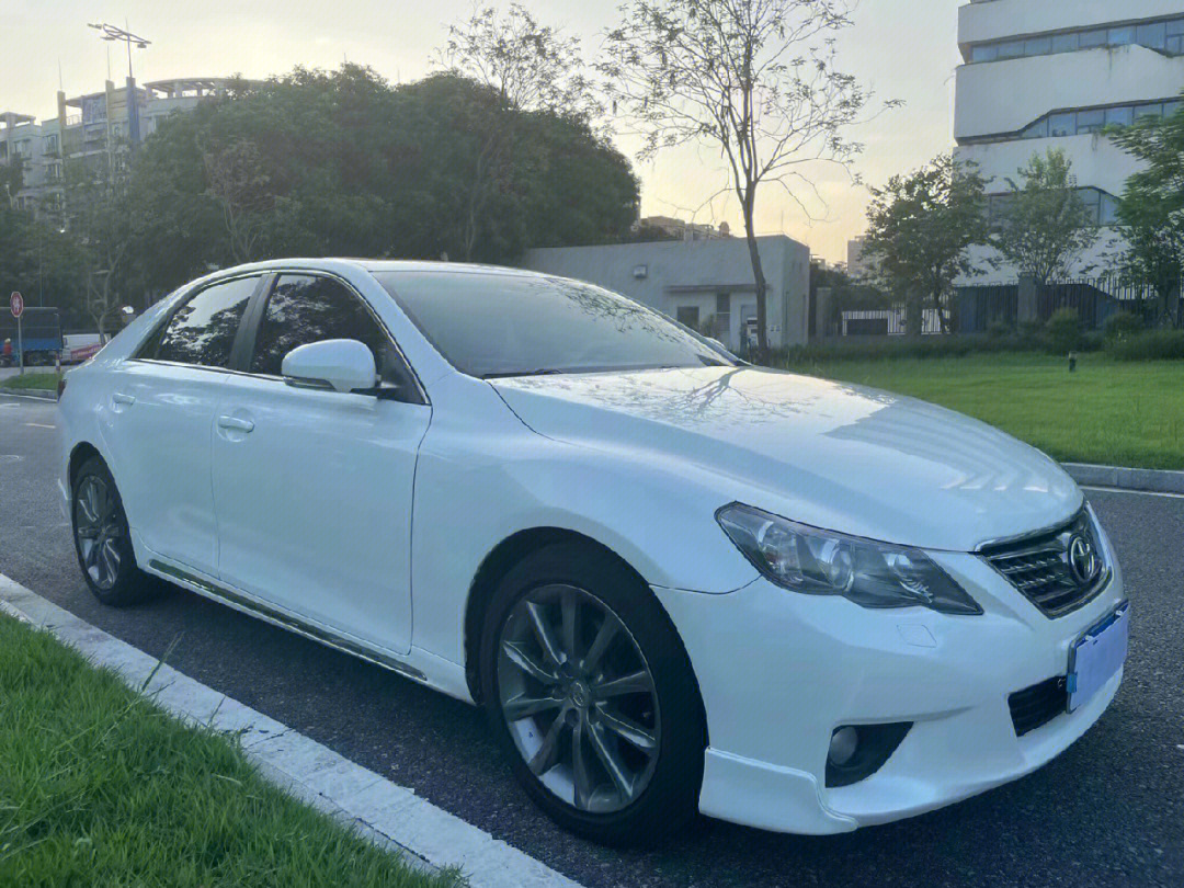 丰田reizv6图片