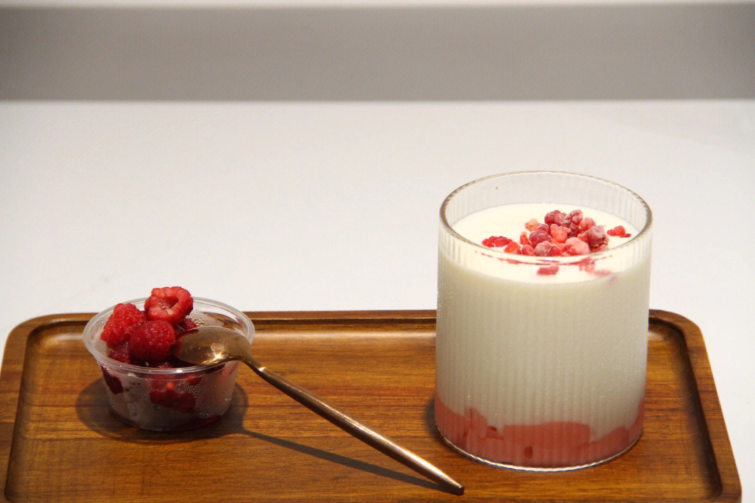 纵享丝滑,口感绵密,入口即化～树莓酸奶,新鲜树莓,草莓布丁