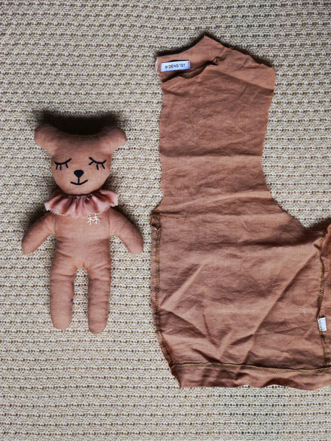 旧衣服不要扔给宝宝做个玩偶