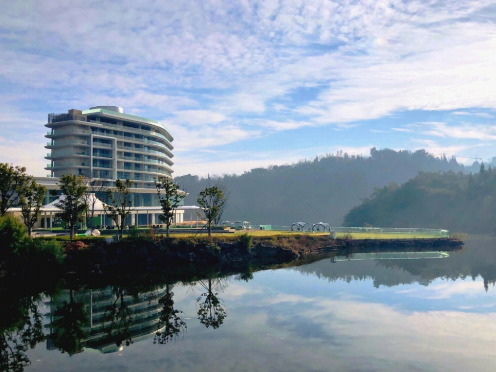 昆明玉龙湾湖景酒店打造湖畔旅居生活