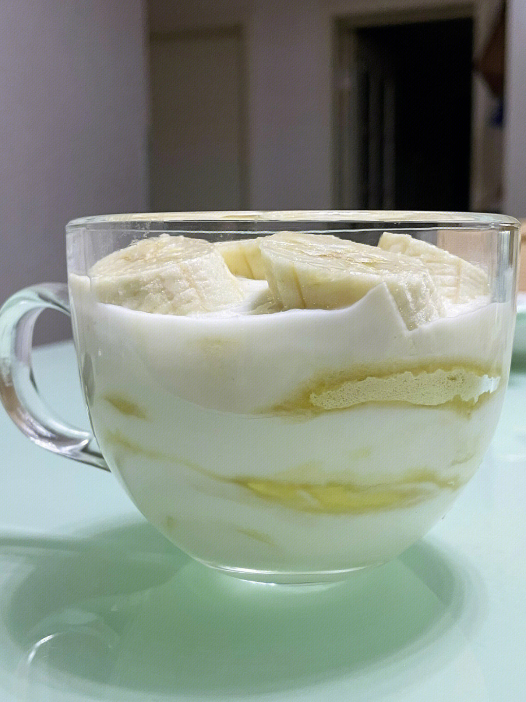 香蕉切小片一层酸奶77一层豆浆粉77一层香蕉94这不就是简易版的