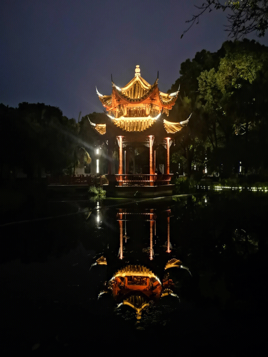 欢潭夜景图片