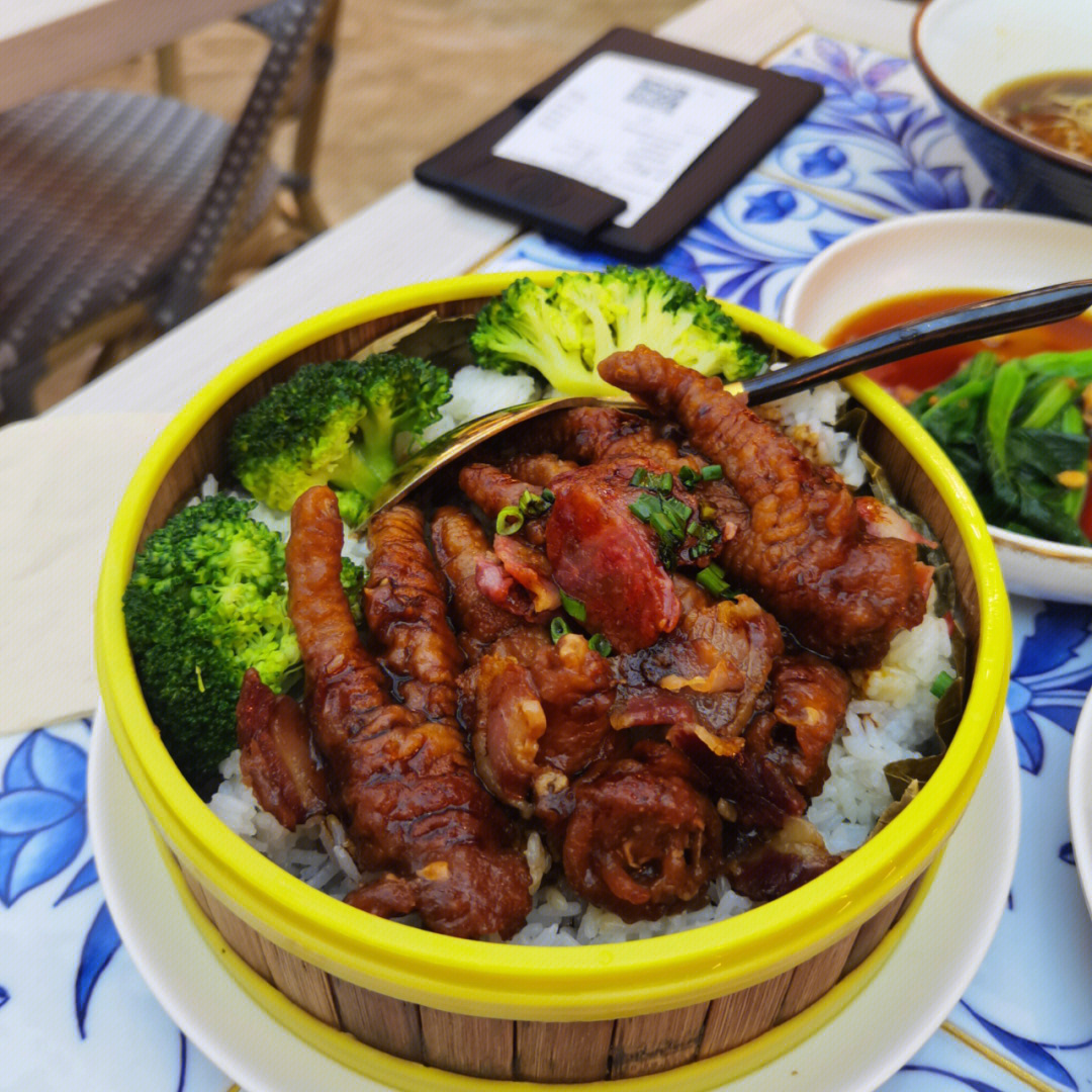 鸡爪炒鸡蛋大米饭盖饭图片