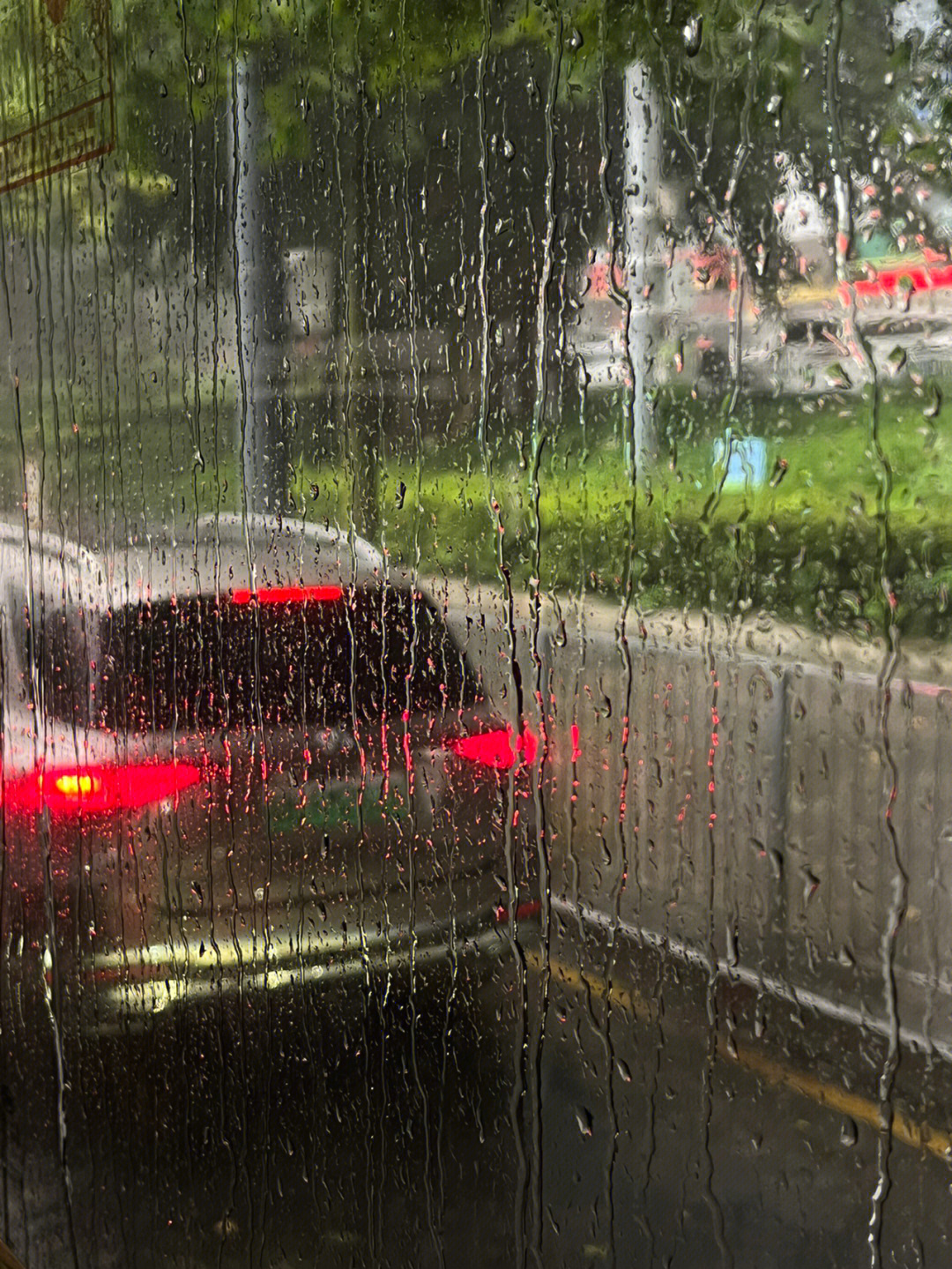 雷雨交加图片带字说说图片