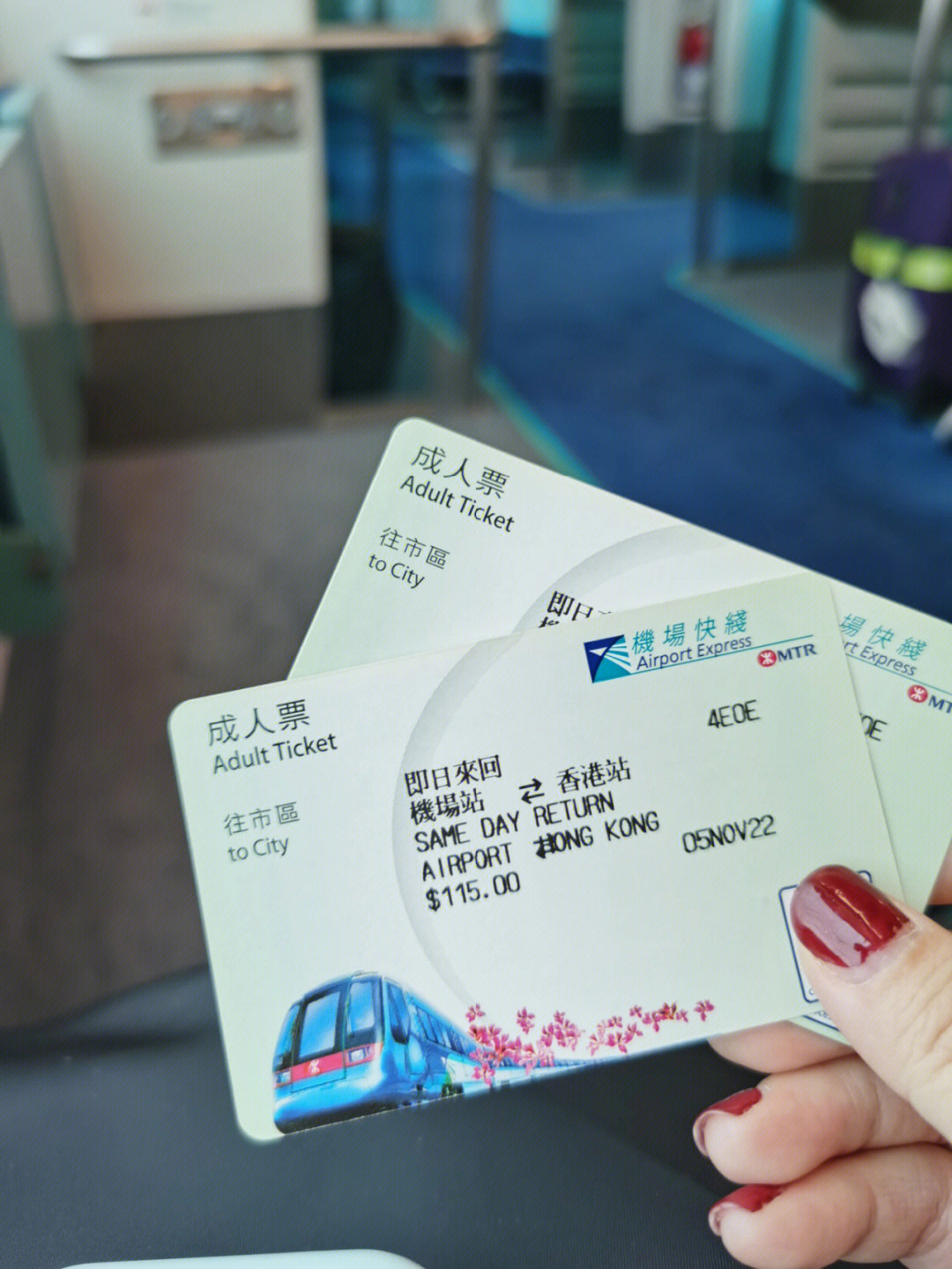 11月5日下今天搭机场快线去了香港站,成人票一天往返115元,机场人员说
