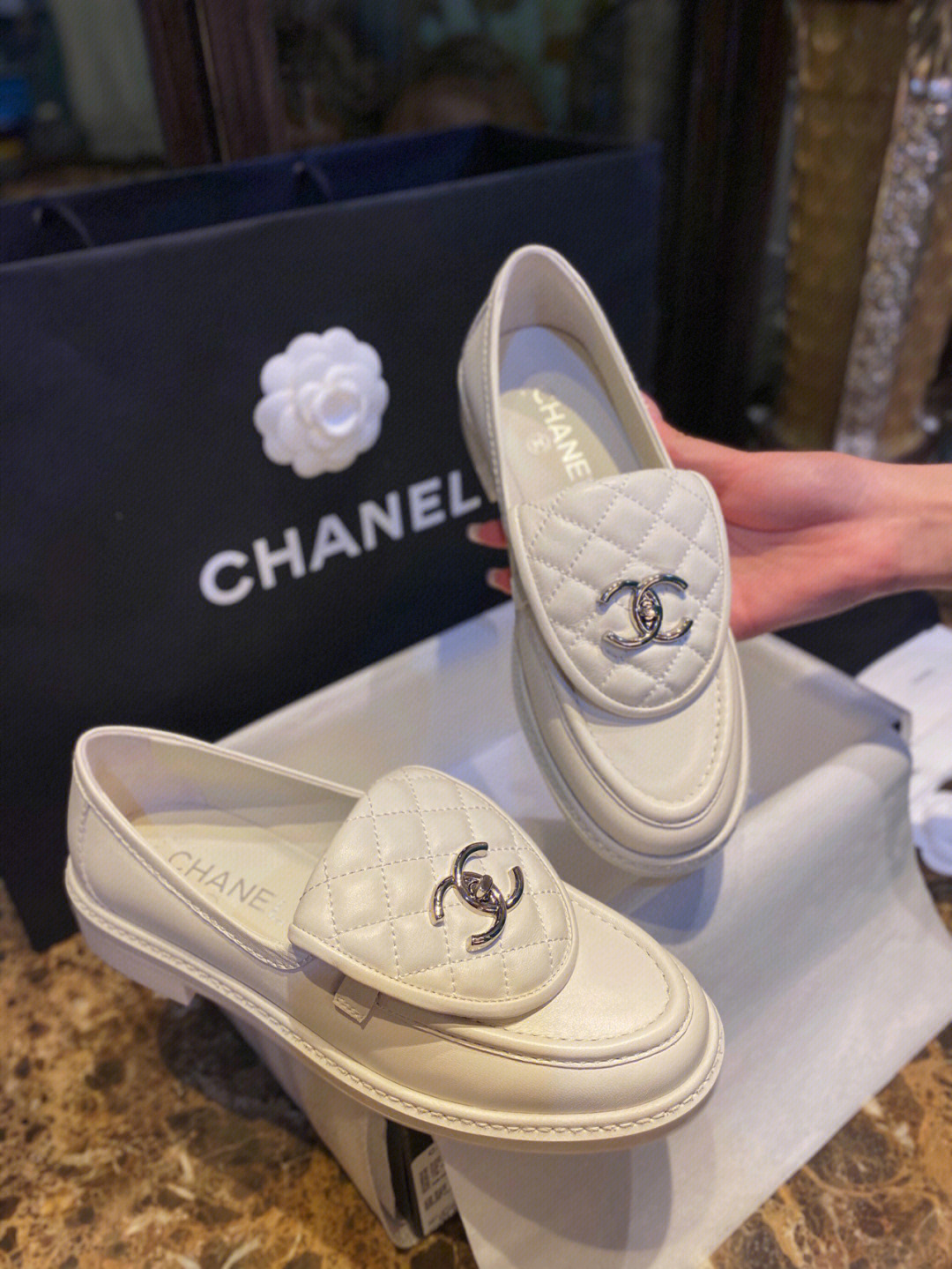 chanel白雪公主夏天一定要有的白色乐福鞋