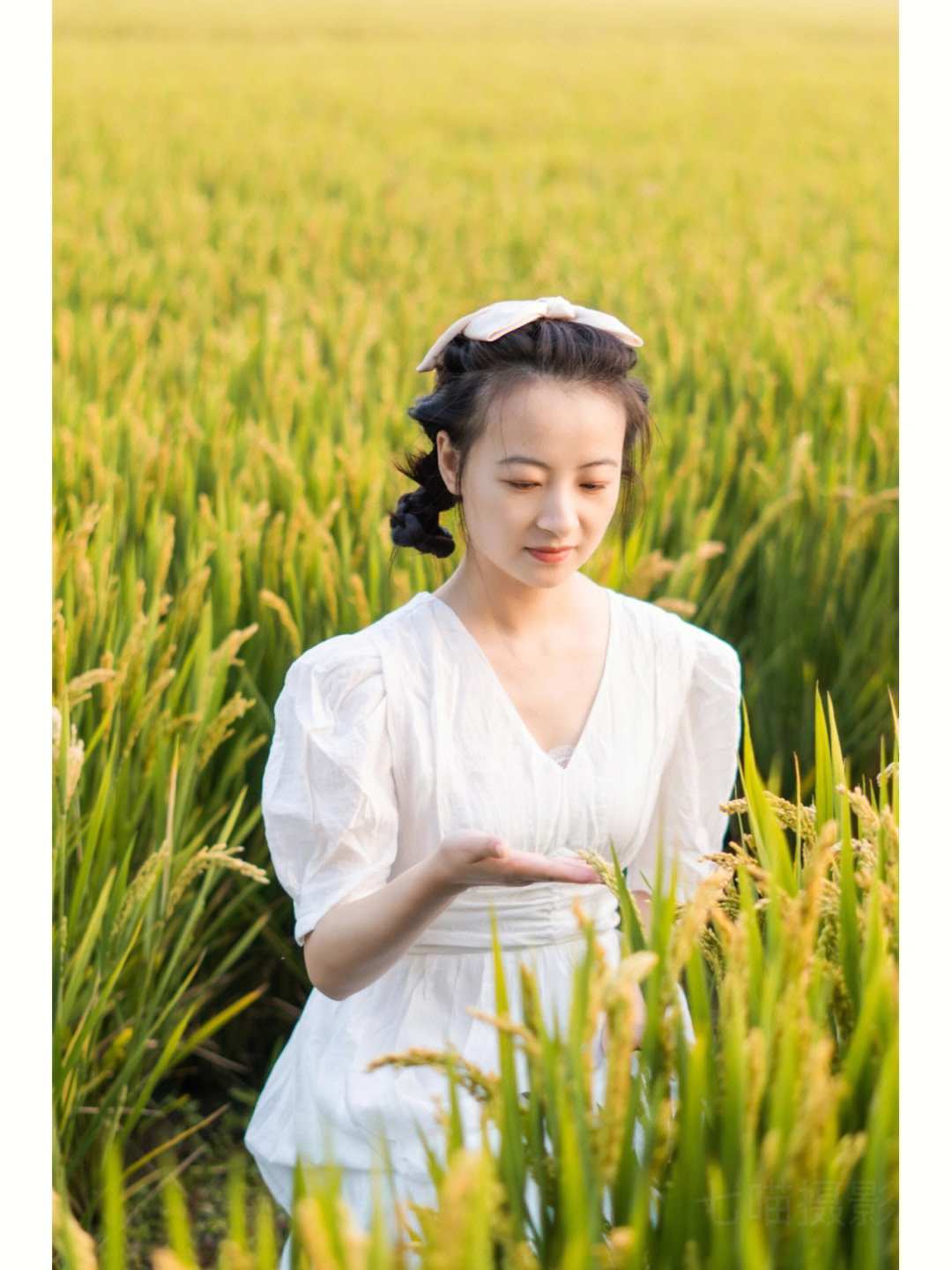 凳子服装:白裙超好搭,日系小清新风格服装,田园风都可拍照姿势:现学现