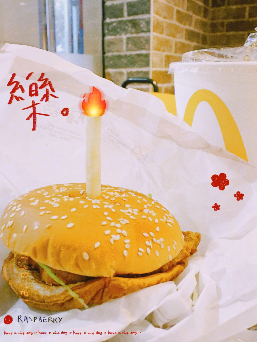 汉堡插蜡烛的照片图片