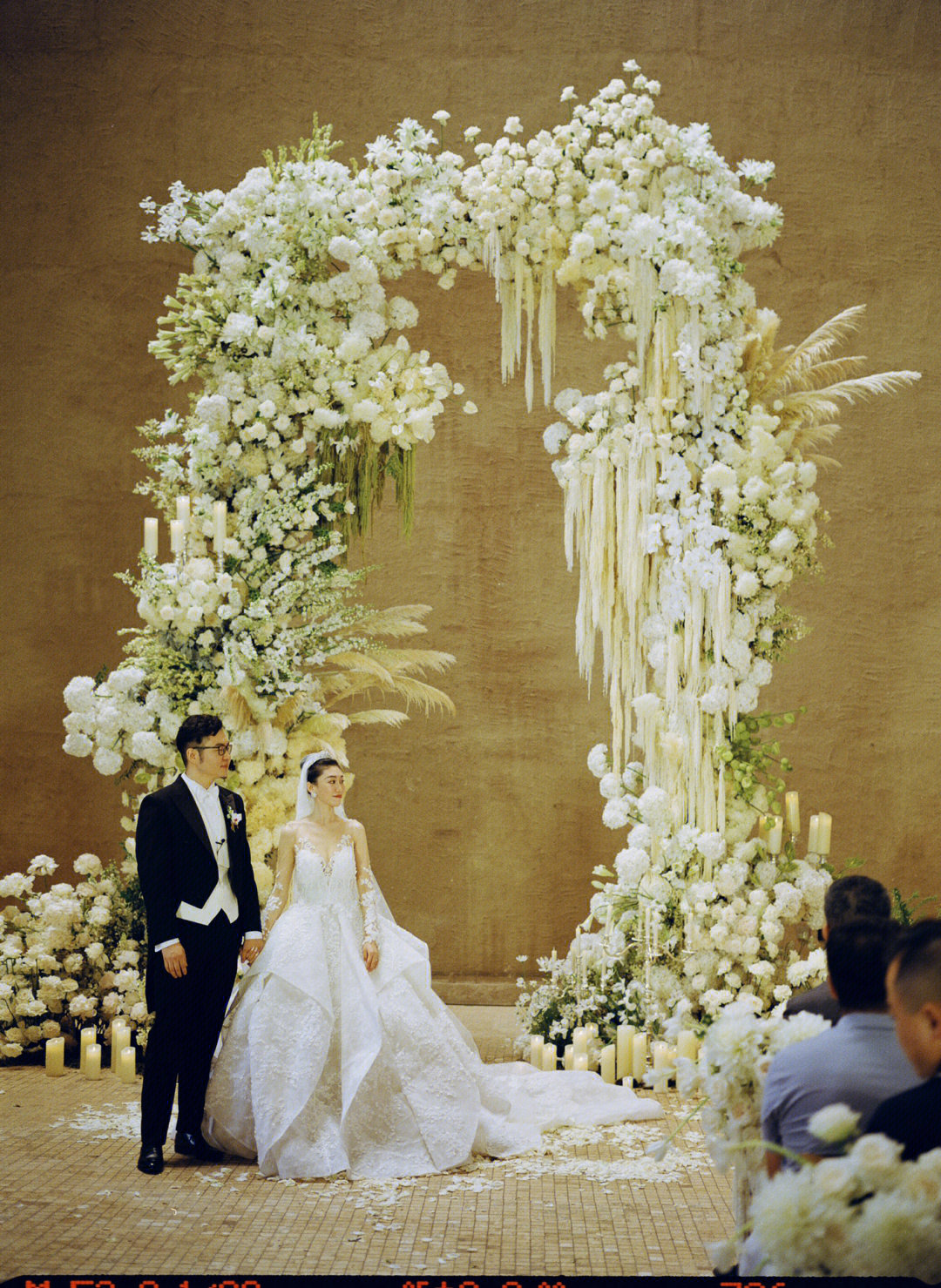 中国油画院里的浪漫婚礼满满的仪式感