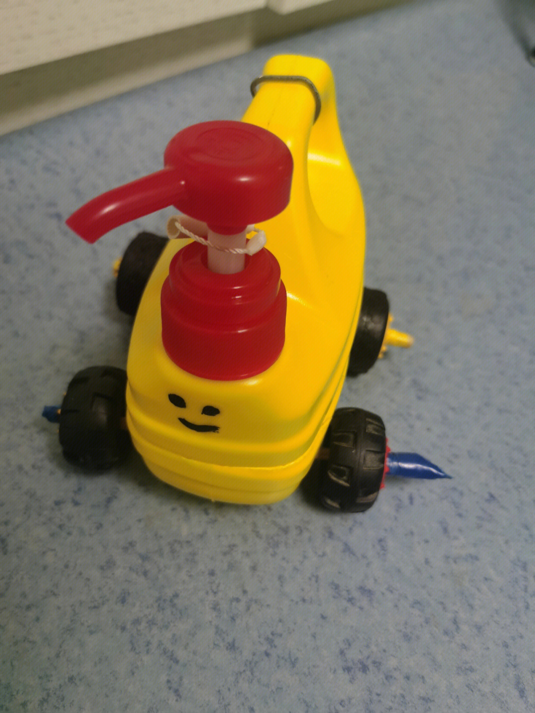 幼儿园自制拖拉玩具车图片