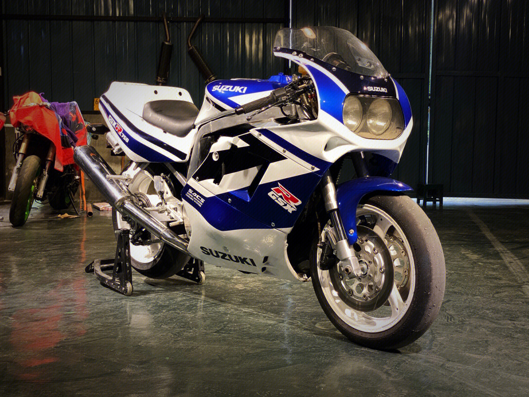 30年的铃木gsxr750终于翻新复活