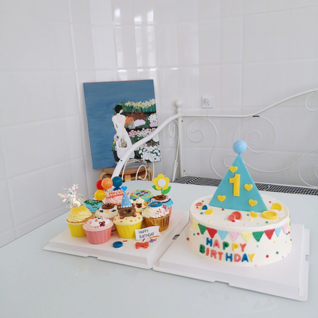 生日帽造型蛋糕手绘纸杯组合
