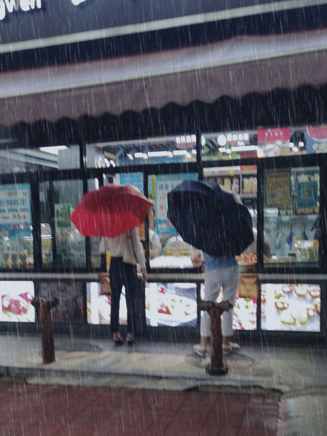 雨中即景图片配诗图片