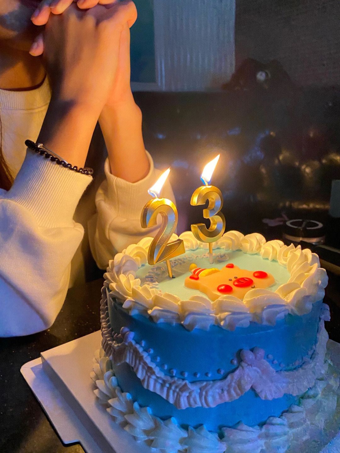 23岁生日蛋糕实拍女孩图片