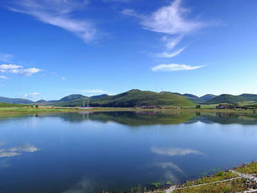 闪电湖又称坝上草原闪电湖,地处河北省沽源县,是滦河上游大的湖,因入