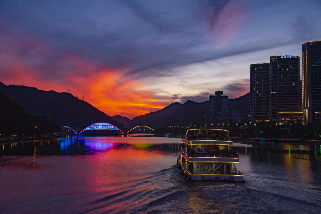 建德新安江夜景的介绍图片