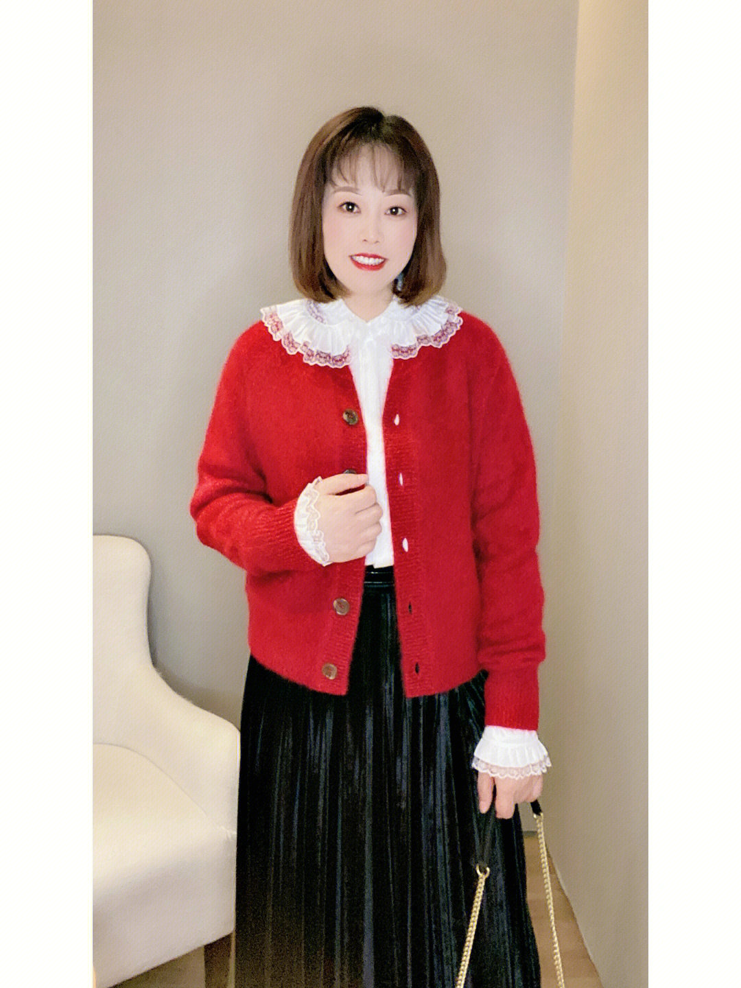 红色圆领毛针织开衫