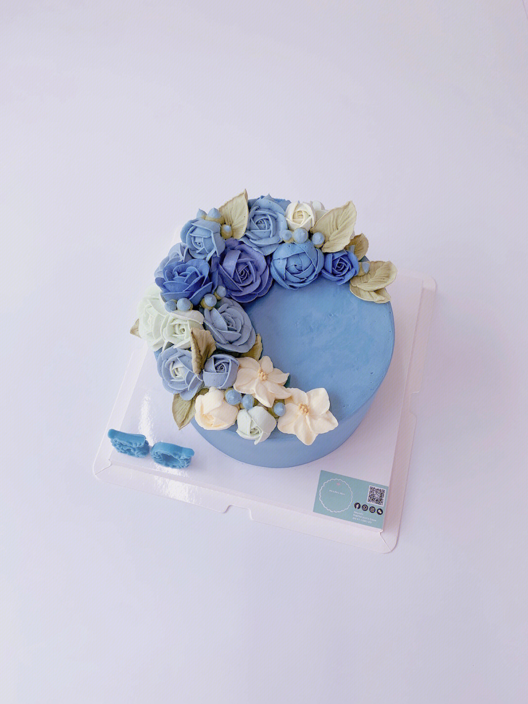 墨尔本裱花蛋糕月牙形蓝色妖姬生日蛋糕