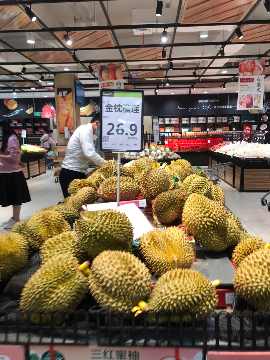 今年的第一个榴莲 永辉超市便宜  5斤多 150元 下班太晚了 明天开了试
