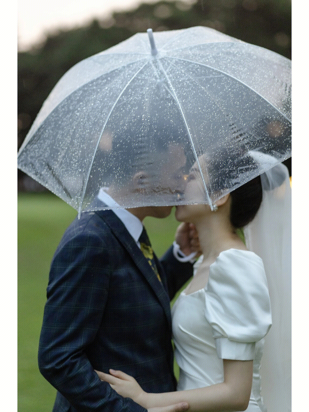 时空恋旅人雨中婚礼图片