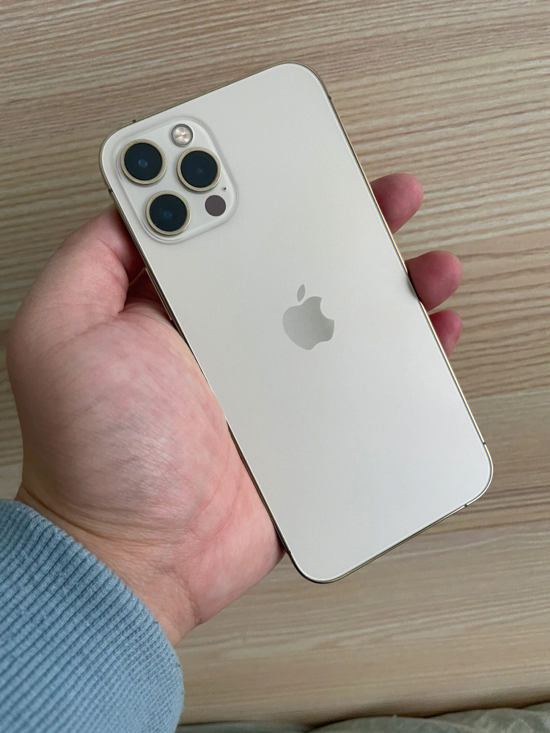 iphone12pro金色掉漆图片