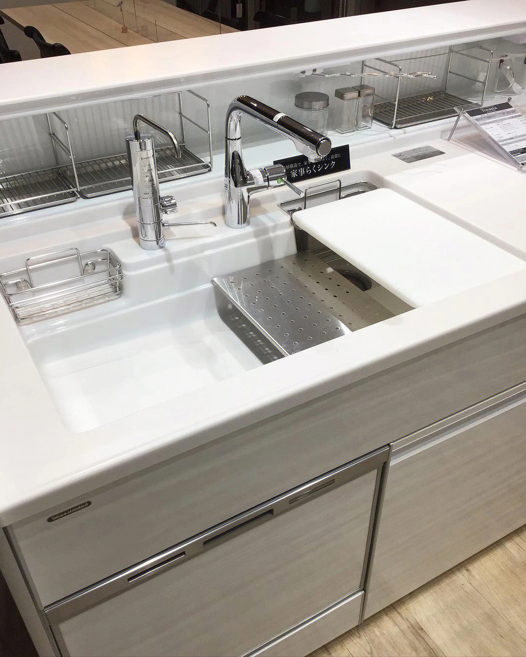 takara珐琅橱柜有多款功能性水槽可供选择