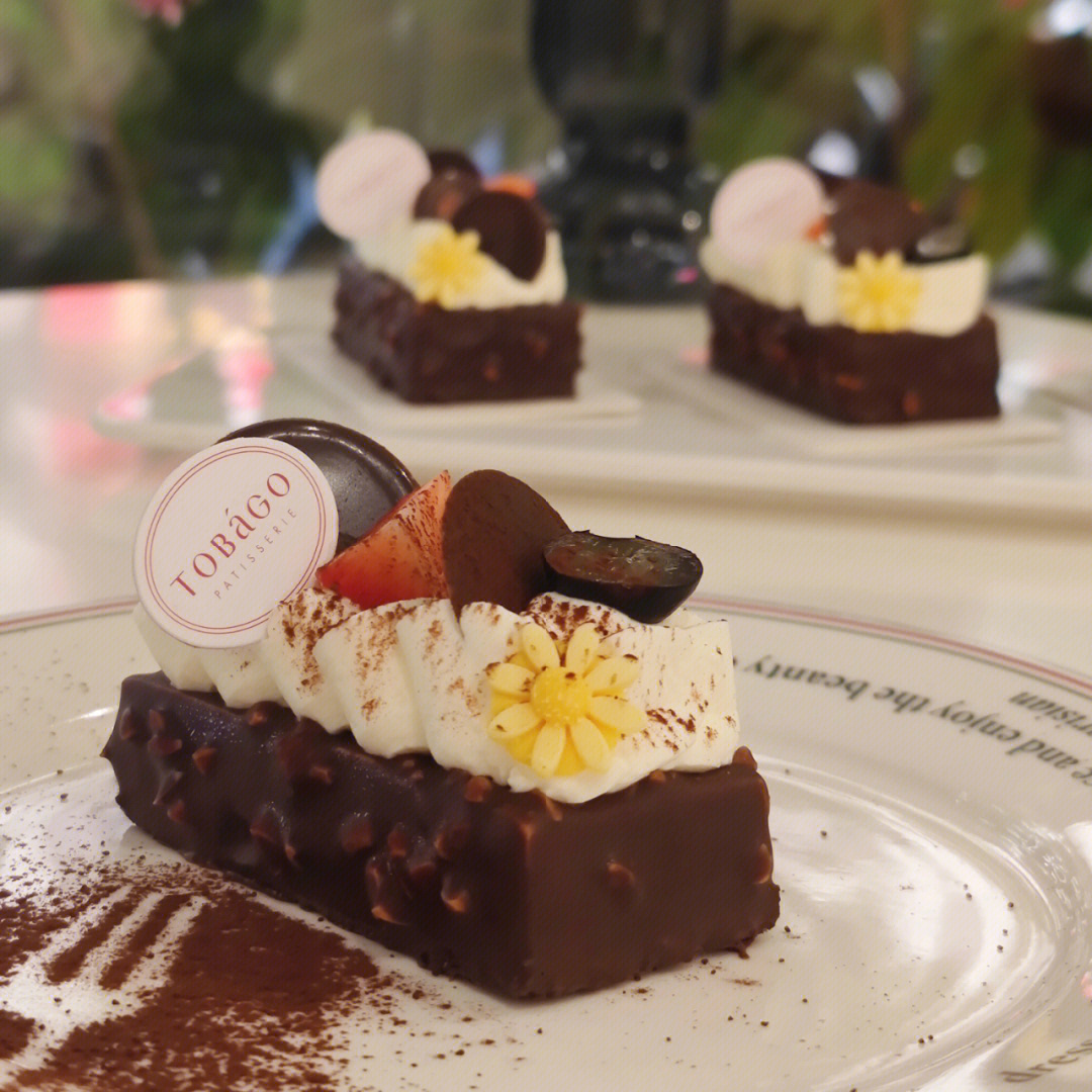层次和口感兼备的法式莓果巧克力小蛋糕